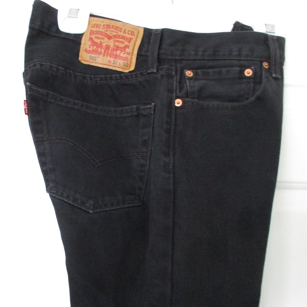 LIKE NEW Levi 501 Mens Black Denim Straight Leg Jean - Size 32W x 30L